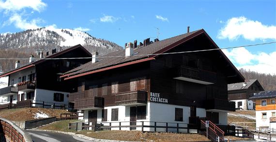 På Baite Costaccia bor du i ett lugnt område nära skidortens centrum och liften som gör det lätt att ta sig ut i Livignos fantastiska skidområde.