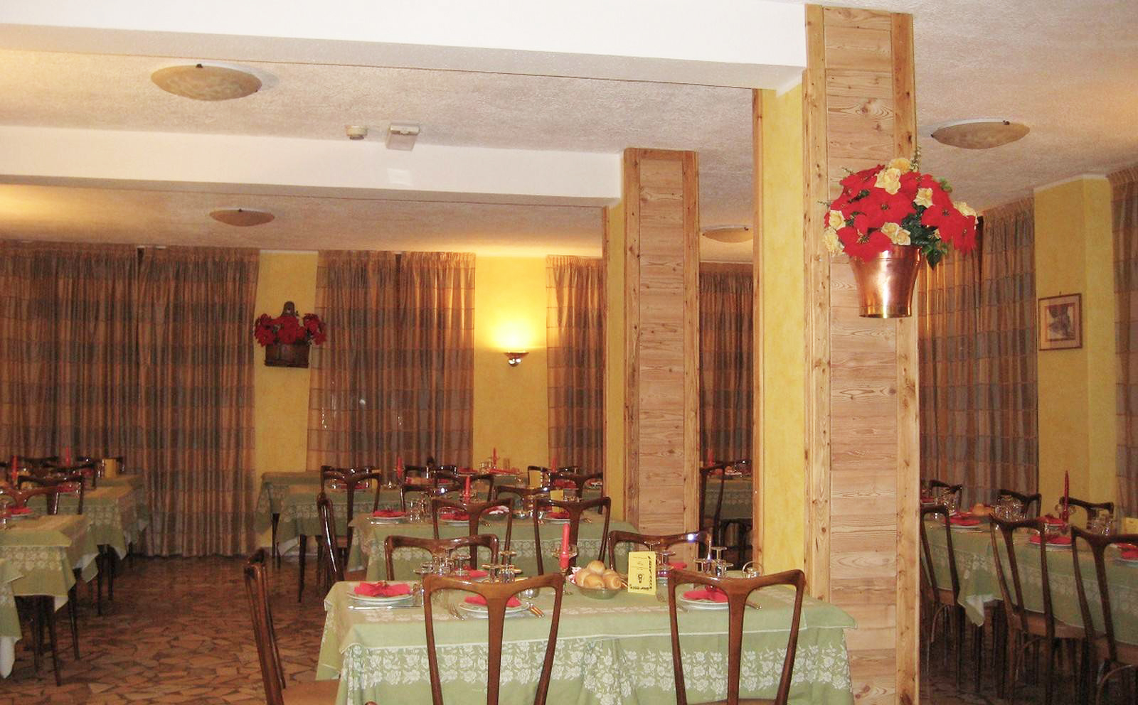 Hotel Holiday Debili