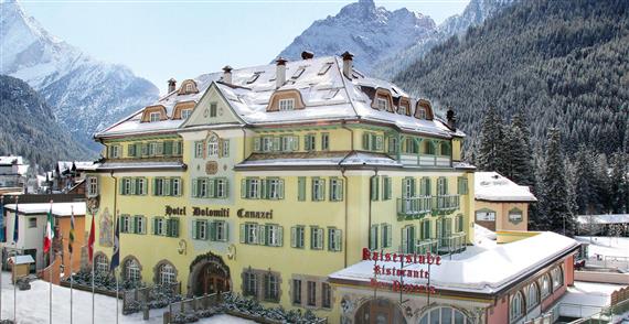 Hotel Dolomiti er for jer der ønsker et hotel med god placering og italiensk charme.