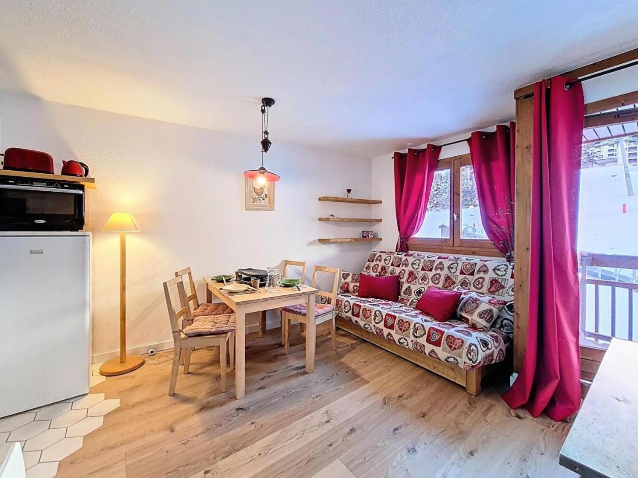 Residence Carlines II - Appartement Lumineux · Acces Direct Aux Pistes · Balcon Vue Sur Les Pistes Mae-2234