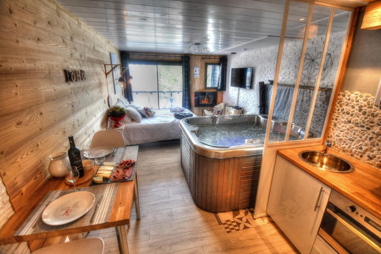 Le Skidoux (Adults Only)