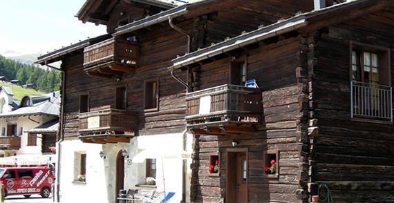 På Hotel Baita Cecilia bor du i närheten av liften och kan snabbt komma upp i skidområdet