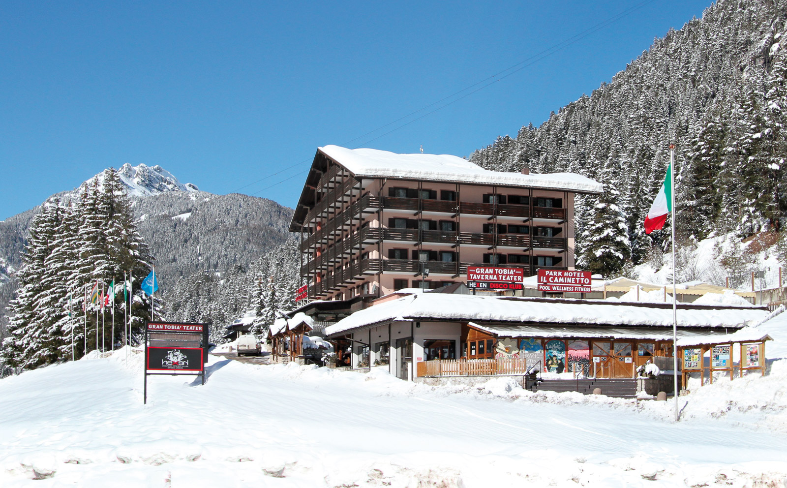 Hotell Caminetto erbjuder trevliga rum, halvpension och wellness i utkanten av Canazei.