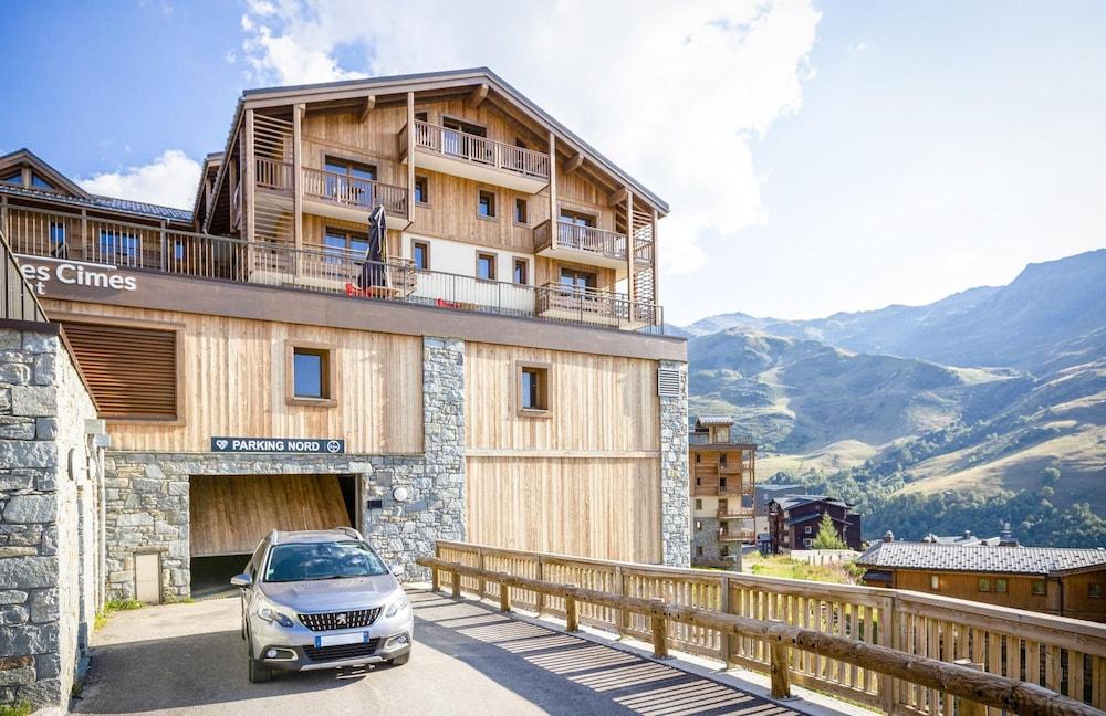 Apartment in Les Menuires with SPA & Ski Access