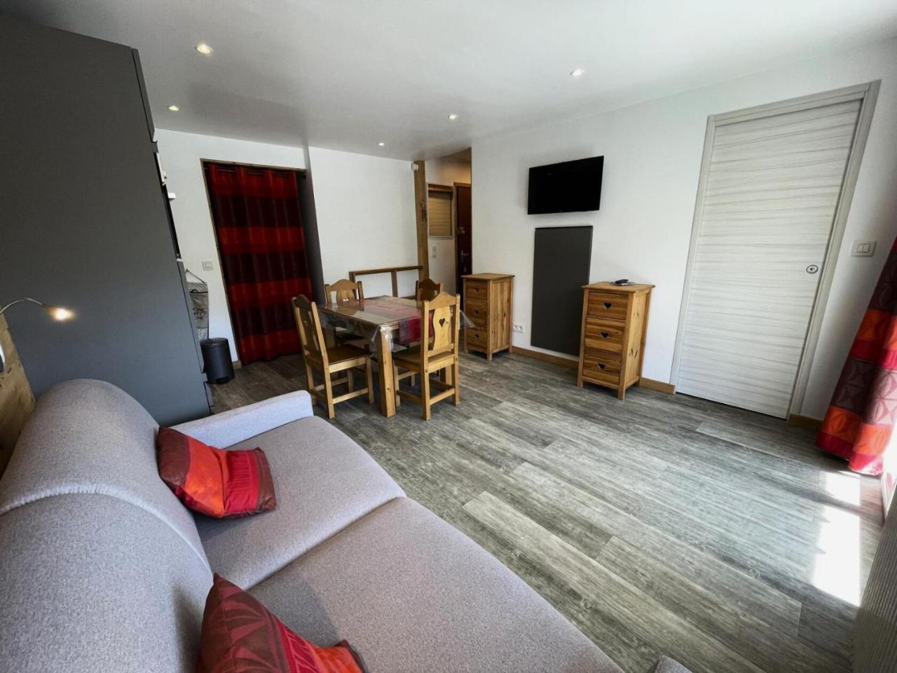 Residence Oisans - Studio Pour 4 Entierement Renove Ski Aux Pieds Au Coeur Des Menuires Mae-5514
