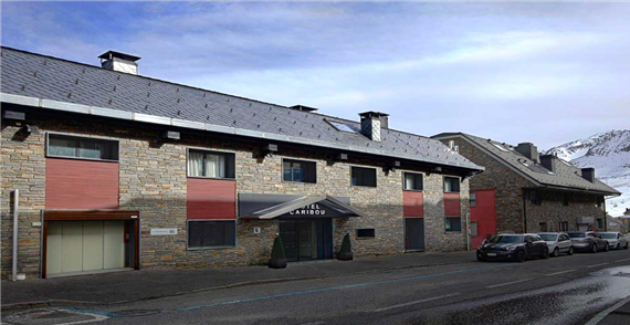 Beliggenhed: Pas De La Casa Hyggeligt familiedrevet hotel 200 m. til pistPris inkl. transfer til hotel t/r Pris inkl. 6 dages liftkort