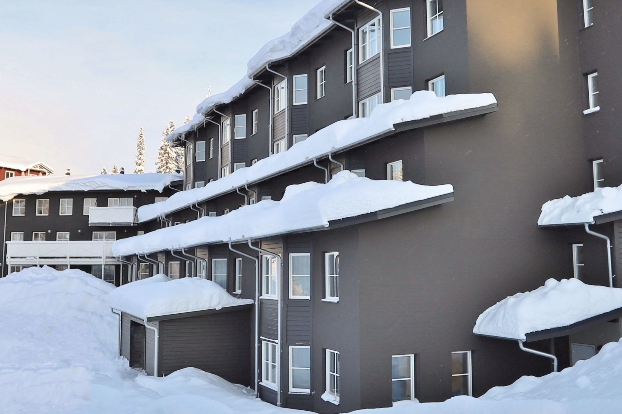 Huset Björnen - kun 50 meter fra pisterne! Perfekte familievenlige lejligheder midt i Björnen med nem adgang til børnelifter, langrend og sjove aktiviteter.