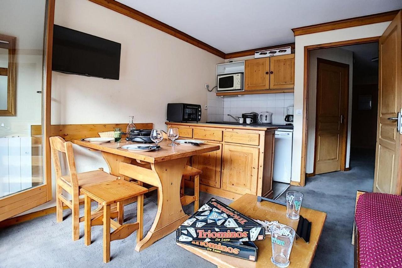 Residence Valmonts a - Appartement Standard · Depart Ski Aux Pieds · Balcon Mae-2414