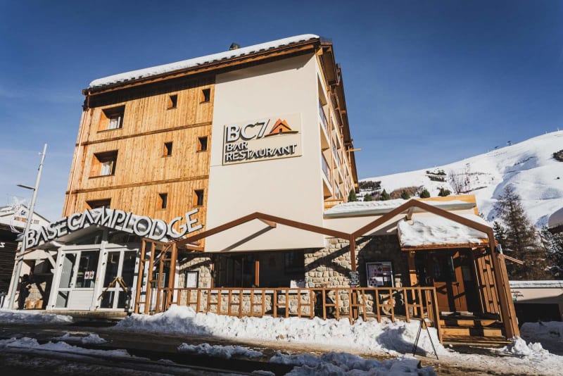 Hotel "Base Camp Lodge"