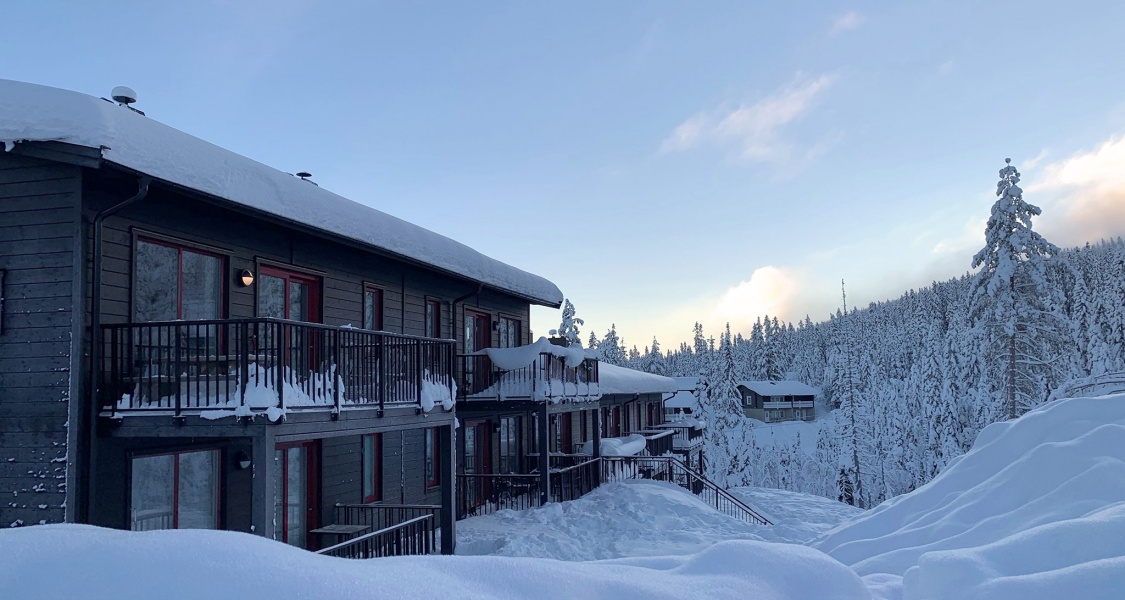 Bo i lyse, moderne lejligheder med kun 50 meter til skilifte og gåafstand til skiskole, butikker og Experium - Lindvallens samlingspunkt med badeland, bowling og restauranter.