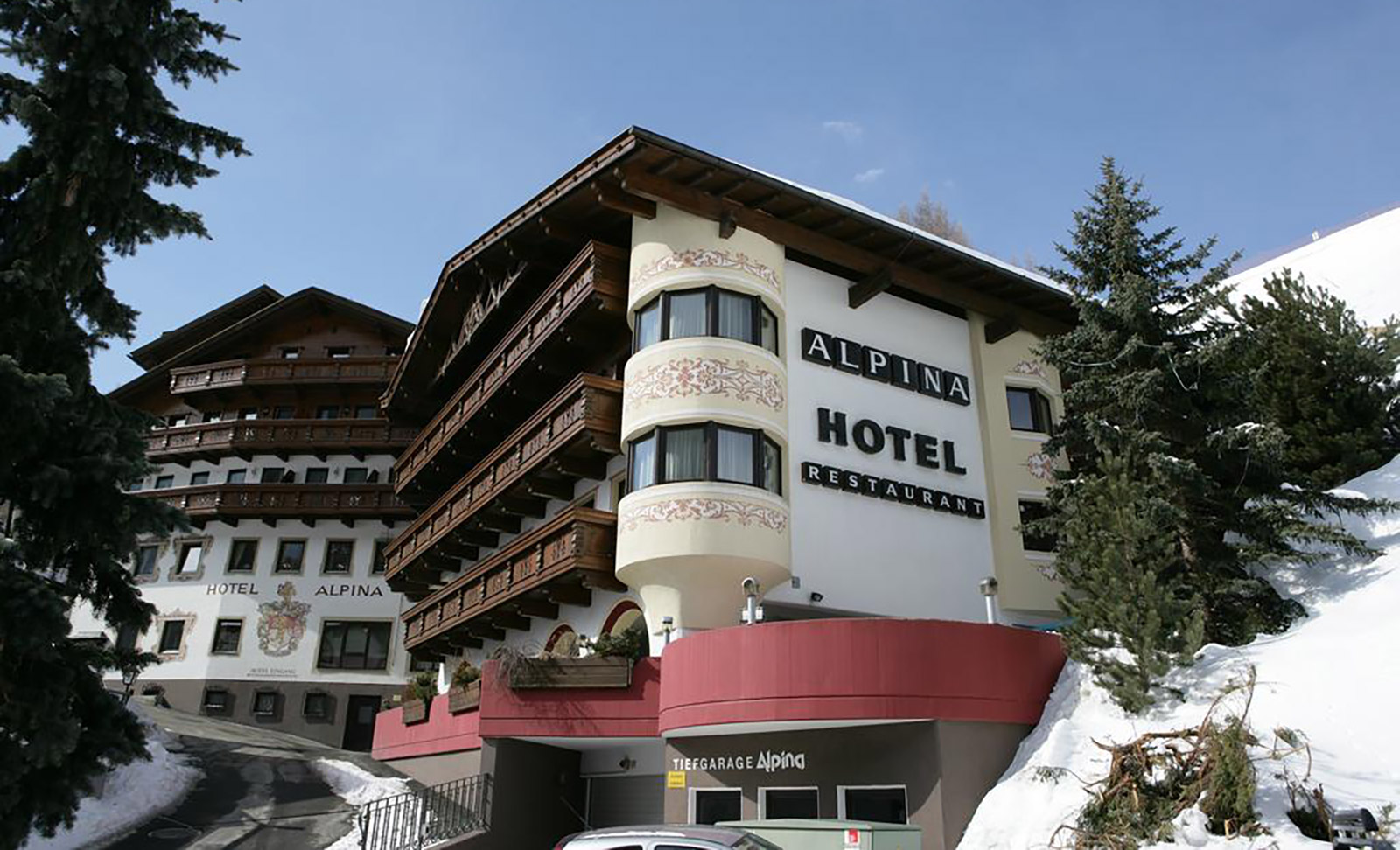 Med en helt central placering i byen er Hotel Alpina en sikker vinder i Sölden og på SNOWS.