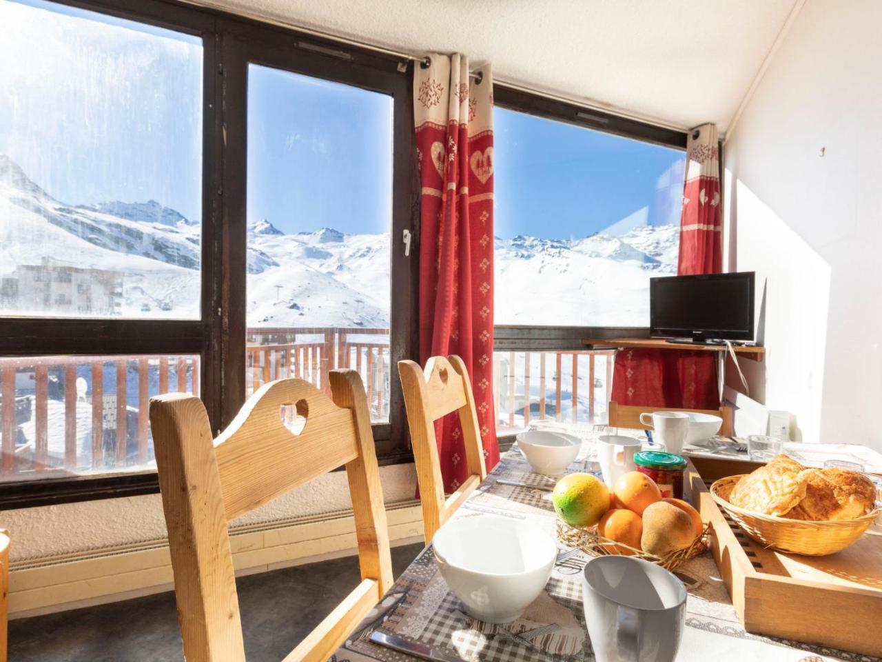 Apartment Trois Vallees 517 by Interhome