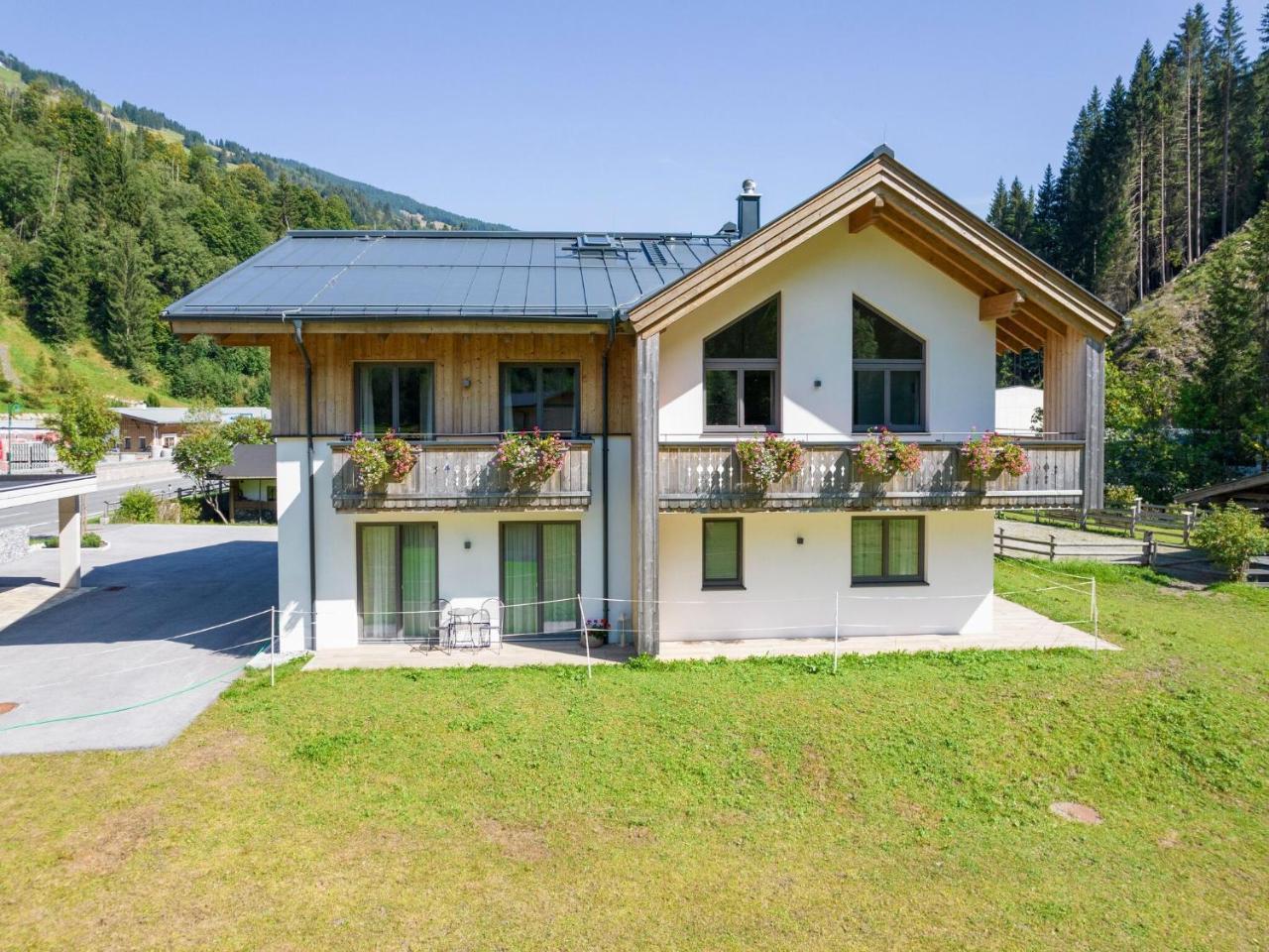 Chalet in Saalbach Near Ski Slopes
