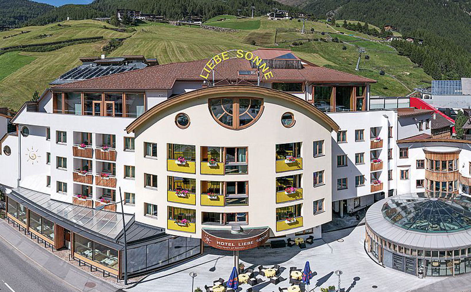Velkommen til Hotel Liebe Sonne - hvor skiferie bliver til en oplevelse, du aldrig glemmer.