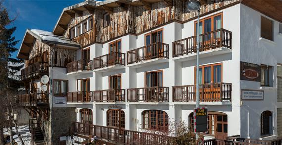 Hotel Le Chamois bjuder på sin charm nära liften mitt i den gamla bydelen i Alpe d´Huez.