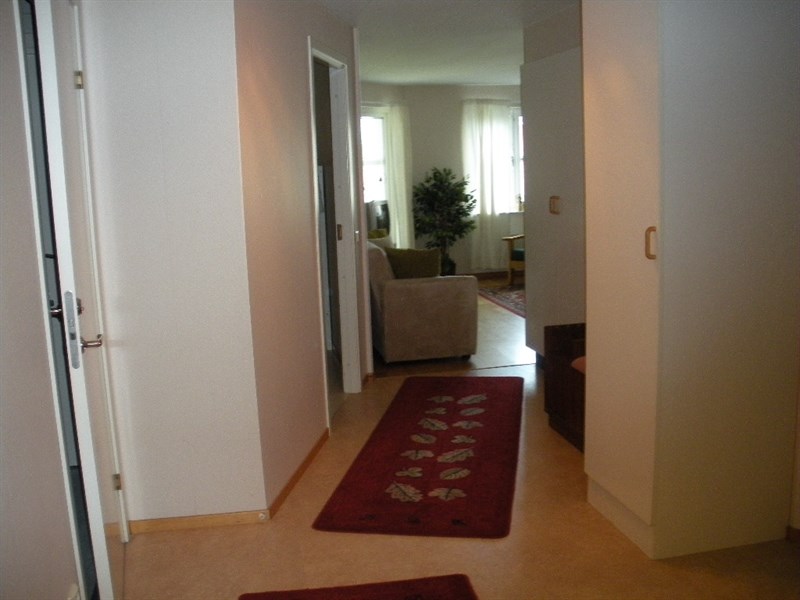 Apartment 4, Færge + Bolig