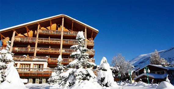 Midt i centrum af Les Deux Alpes finder du det luksuriøse lejlighedskompleks, Residence Cortina. Her er alt hvad du behøver for at få dig en vidunderlig skiferie.