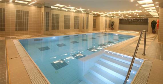 Beliggenhed: El Tarter150 m. til liftSpa, pool, fitness og bowlingPris inkl. transfer til hotel t/rPris inkl. 6 dages liftkort