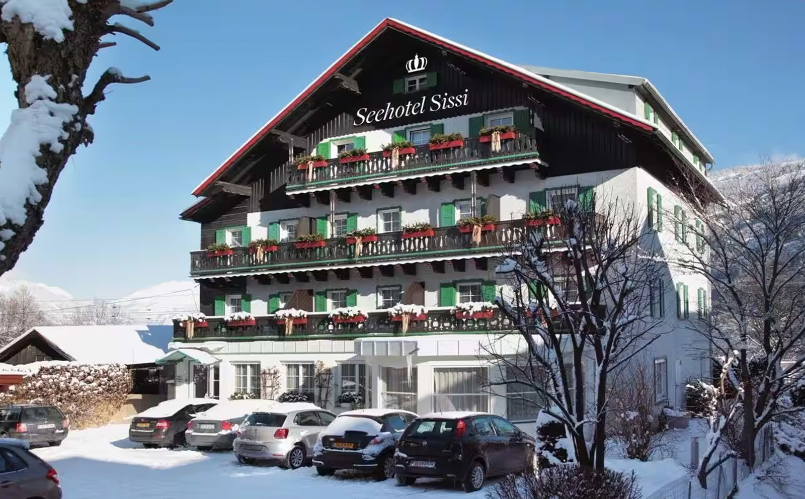 Välkommen till Seehotel Sissi i Zell am See - ditt ideala boende för en skidsemester med gångavstånd till närmsta lift.