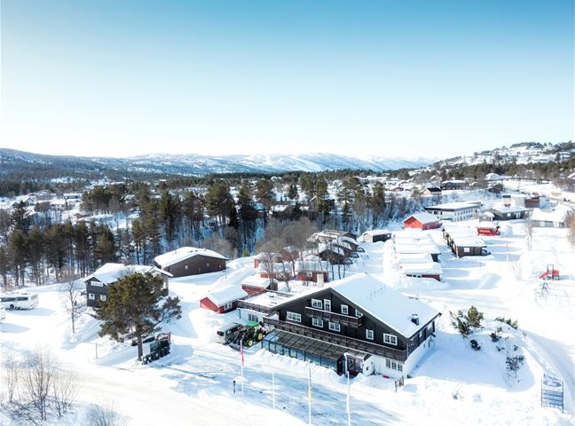 Øen Turistsenter ligger 5 minutters kørsel fra Geilo og tilbyder lejligheder og hytter. Øen Turistsenter er et ideelt sted til små og store familier der rejser sammen. Her er hytter i forskellige størrelser fra 2 til 8 personer. Langrendsløjperne begynder lige uden for døren og hver dag går der en skibus til Slaatta Skicenter, Geilo og Vestlia.